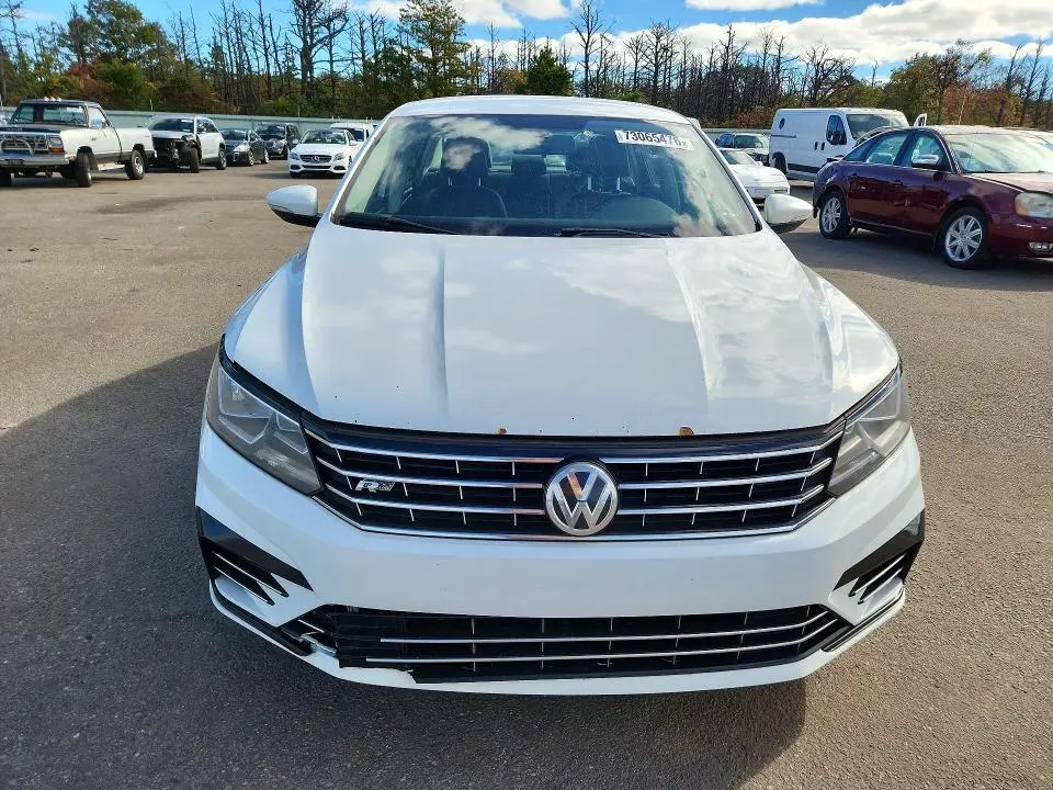 2017 VOLKSWAGEN PASSAT   