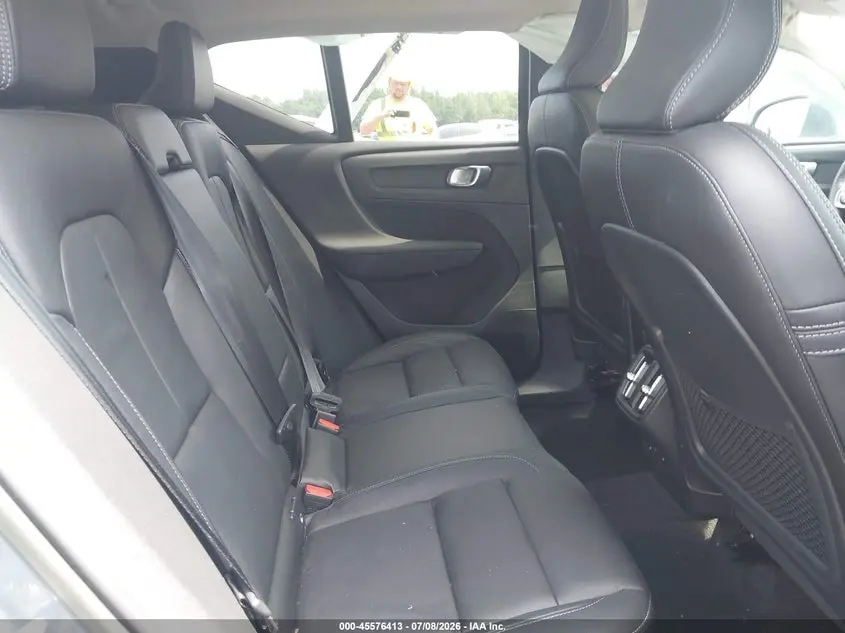 2023 VOLVO XC40 B5 PLUS BRIGHT THEME