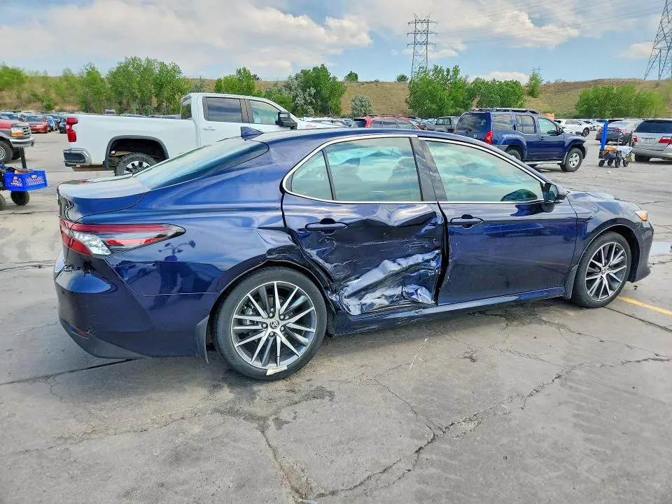 2022 TOYOTA CAMRY XLE  