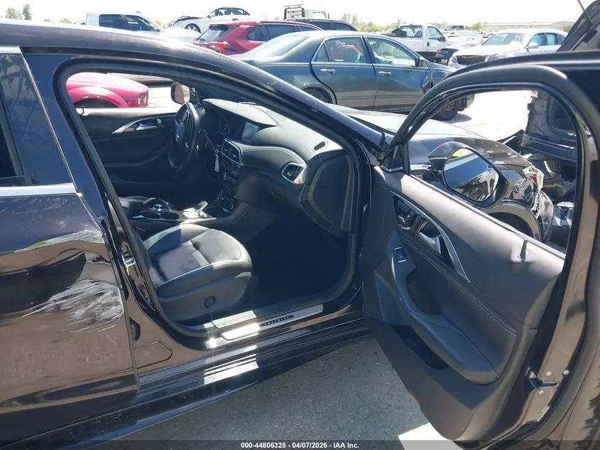 2017 INFINITI QX30 SPORT