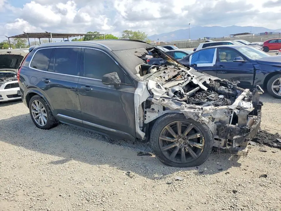 2016 VOLVO XC90 T6  