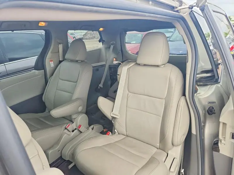 2015 TOYOTA SIENNA XLE 8-PASSENGER  
