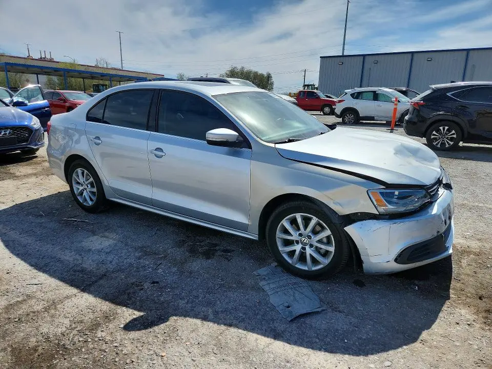 2013 VOLKSWAGEN JETTA SE  