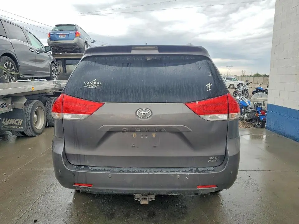 2014 TOYOTA SIENNA XLE 7-PASSENGER  