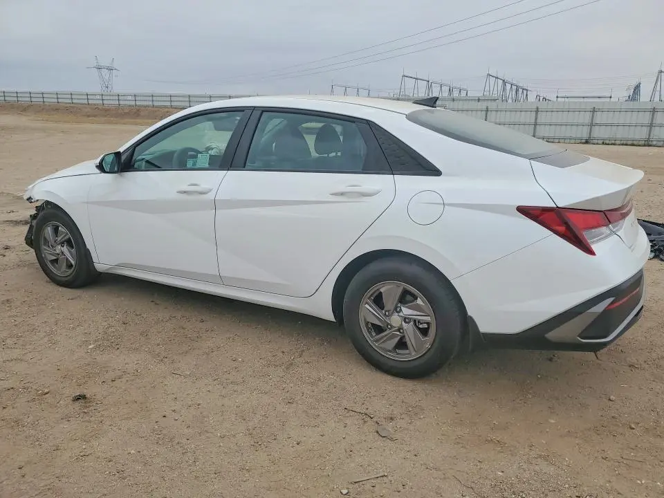 2025 HYUNDAI ELANTRA SE  