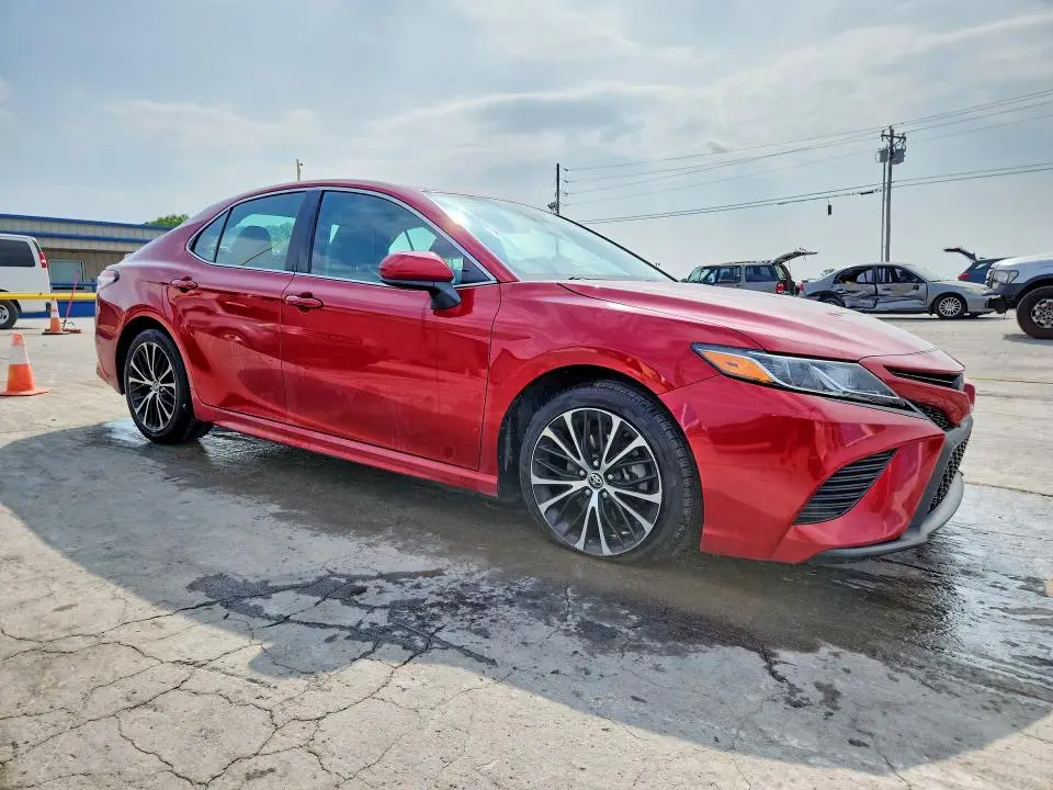 2020 TOYOTA CAMRY SE  