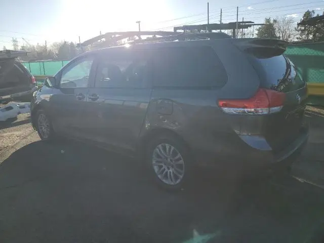 2013 TOYOTA SIENNA XLE  