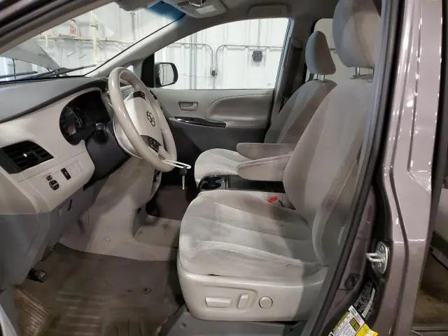 2013 TOYOTA SIENNA LE  