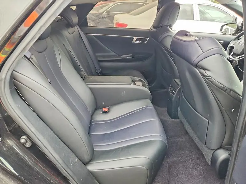 2018 TOYOTA MIRAI BASE  