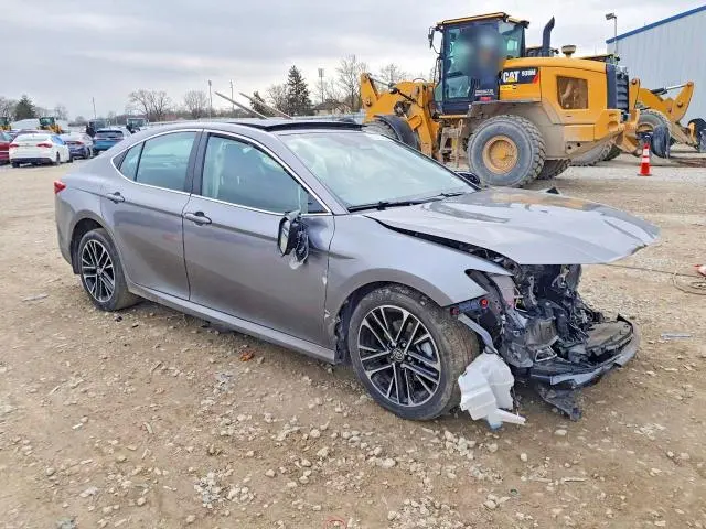 2025 TOYOTA CAMRY XLE  