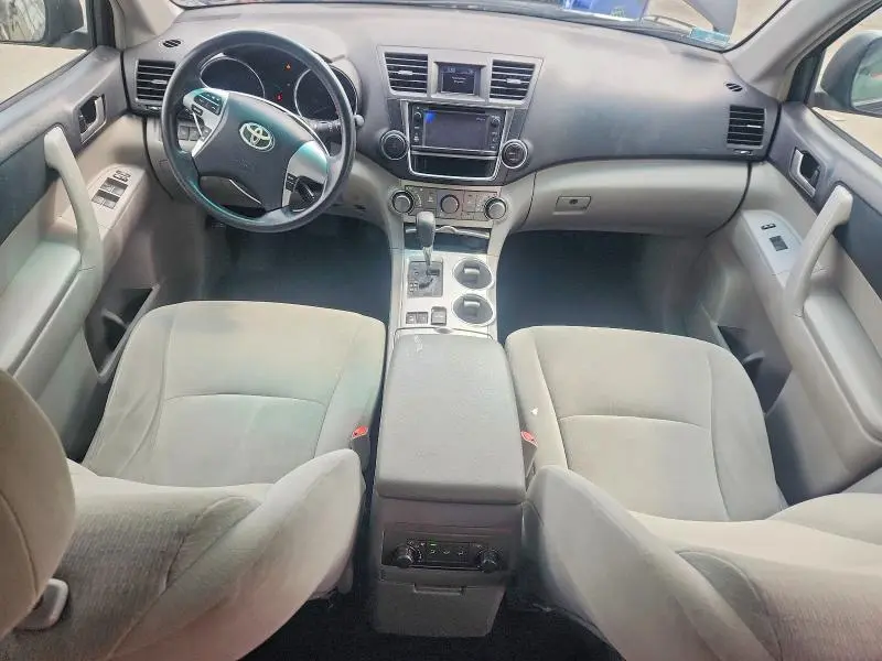 2013 TOYOTA HIGHLANDER PLUS  