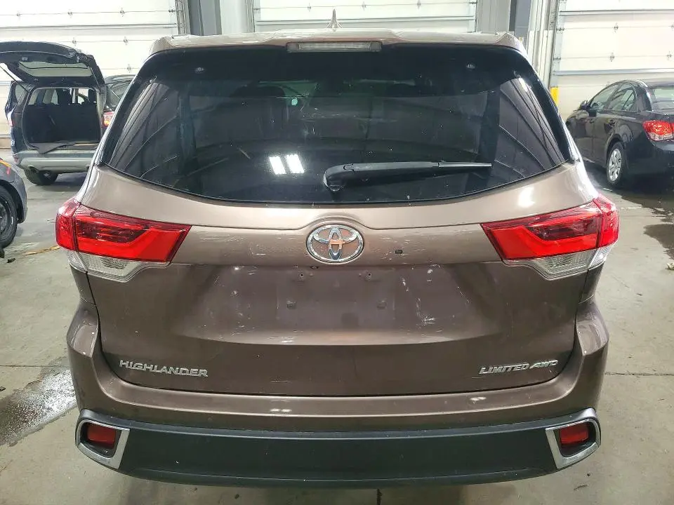 2017 TOYOTA HIGHLANDER LIMITED  