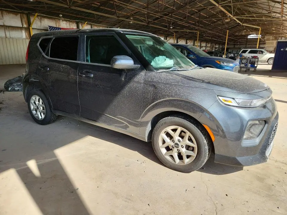 2022 KIA SOUL LX  