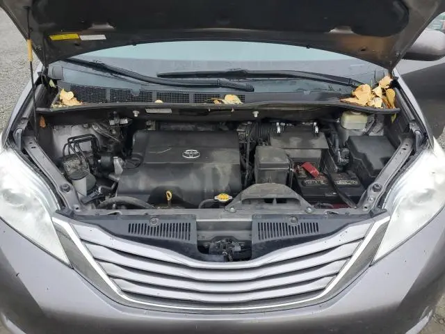 2015 TOYOTA SIENNA XLE  