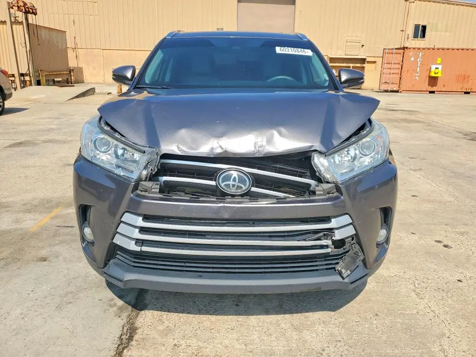 2019 TOYOTA HIGHLANDER XLE  
