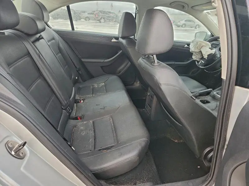 2011 VOLKSWAGEN JETTA SE  