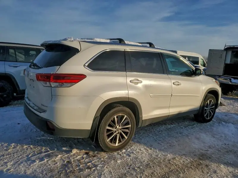 2019 TOYOTA HIGHLANDER SE  