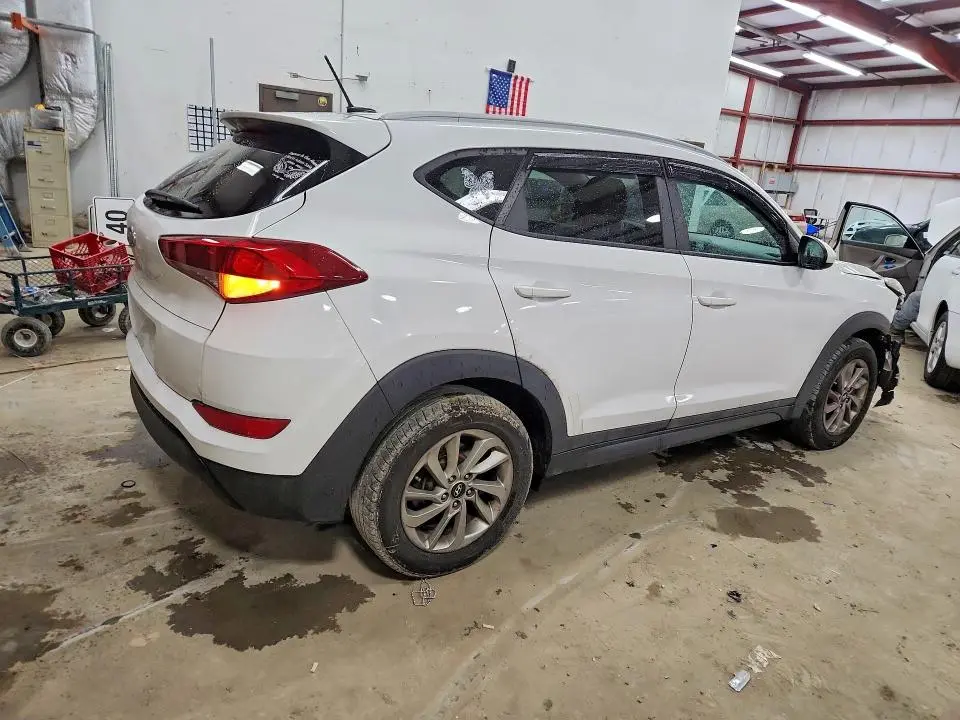2016 HYUNDAI TUCSON SE  