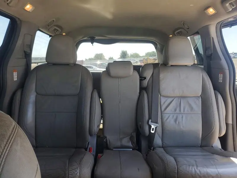 2017 TOYOTA SIENNA XLE PREMIUM 8-PASSENGER  
