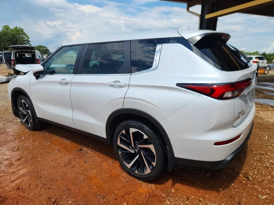 2022 MITSUBISHI OUTLANDER ES  