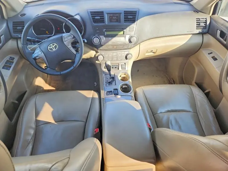 2010 TOYOTA HIGHLANDER SE  