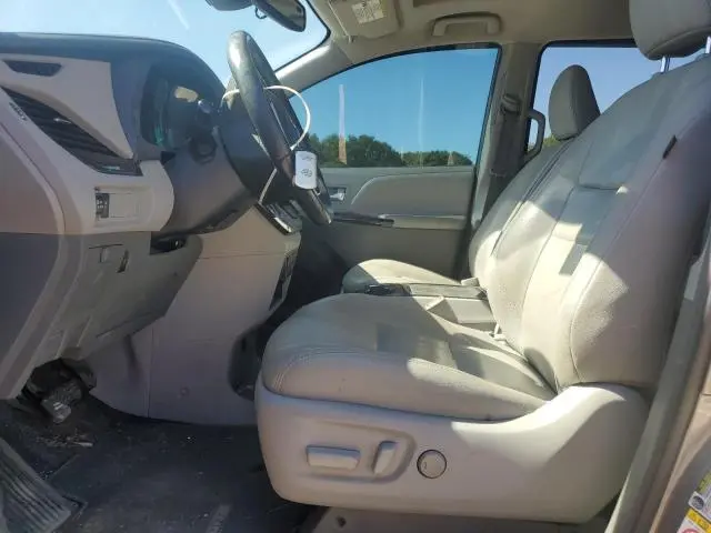 2018 TOYOTA SIENNA XLE