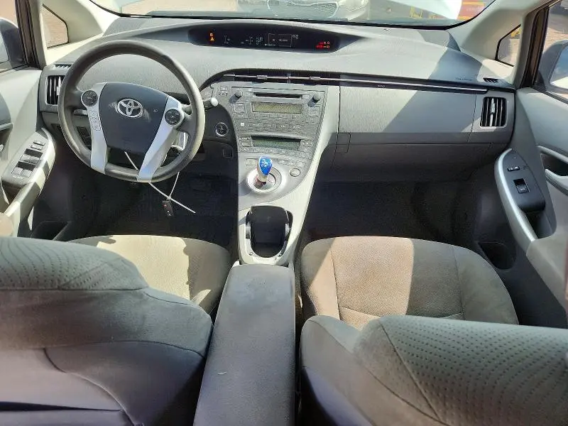 2010 TOYOTA PRIUS III  
