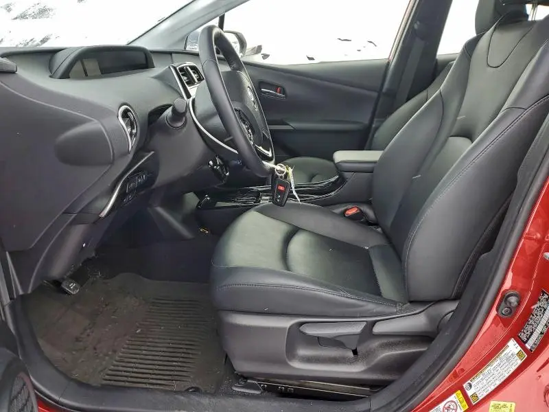 2021 TOYOTA PRIUS LE  