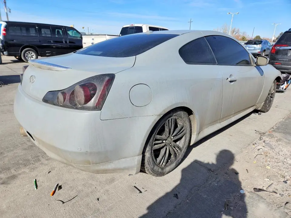 2011 INFINITI G37   