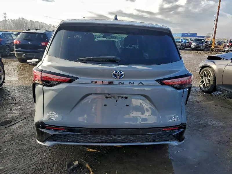 2024 TOYOTA SIENNA XSE  