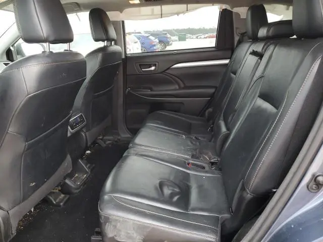 2018 TOYOTA HIGHLANDER SE  