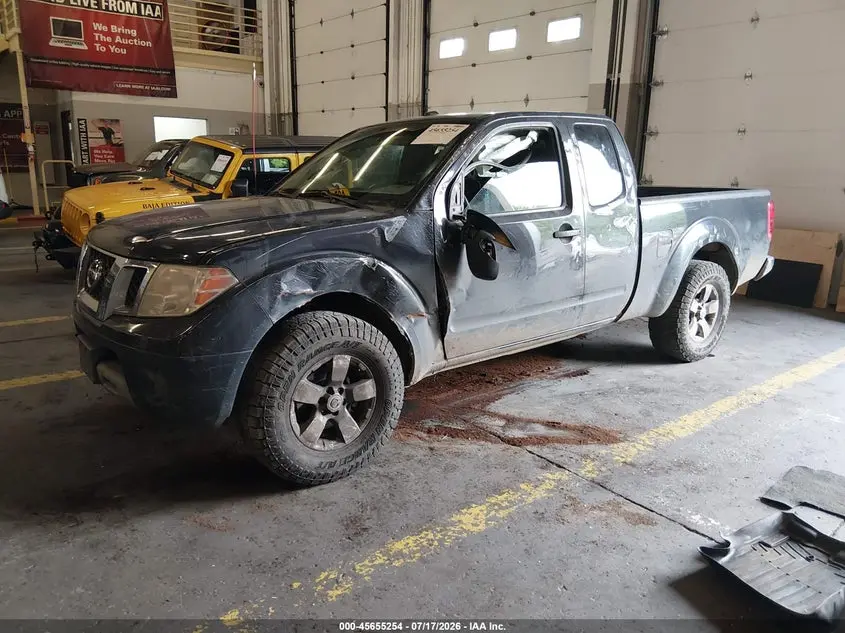 2013 NISSAN FRONTIER SV