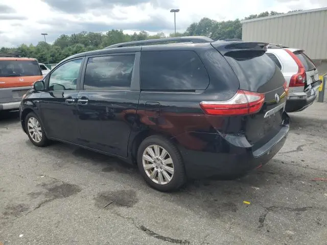 2017 TOYOTA SIENNA XLE  