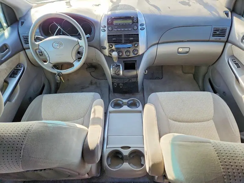 2010 TOYOTA SIENNA LE  