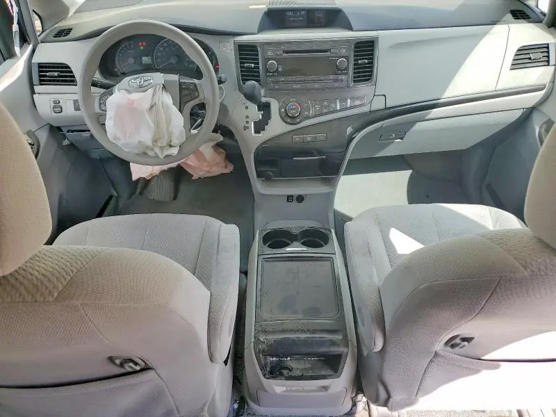 2013 TOYOTA SIENNA LE 8-PASSENGER  