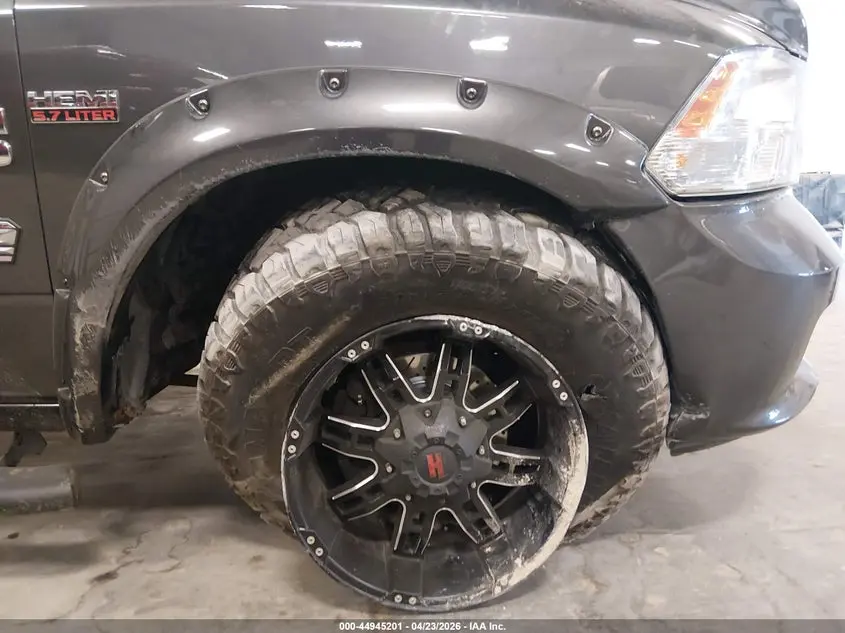 2017 RAM 1500 EXPRESS  4X4 5'7 BOX