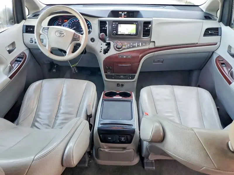 2012 TOYOTA SIENNA XLE  