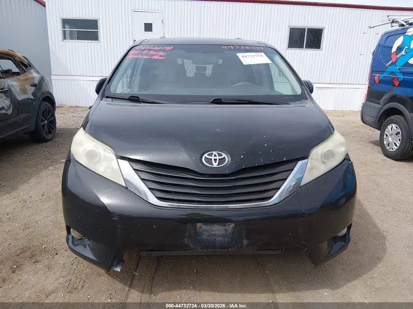 2014 TOYOTA SIENNA XLE V6 8 PASSENGER