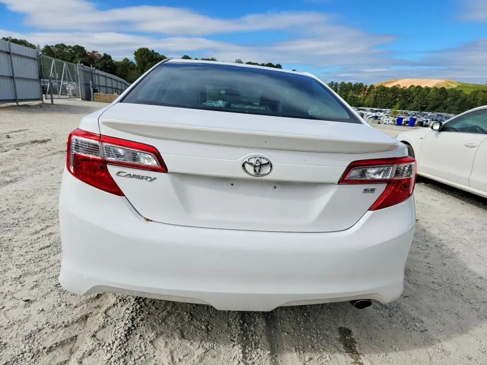 2014 TOYOTA CAMRY SE  