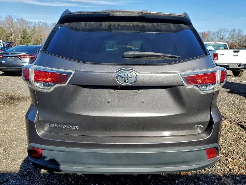 2016 TOYOTA HIGHLANDER LE  