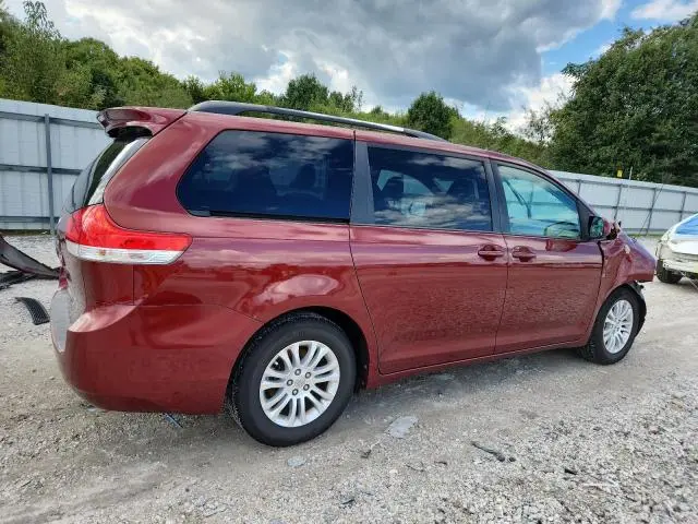 2014 TOYOTA SIENNA XLE
