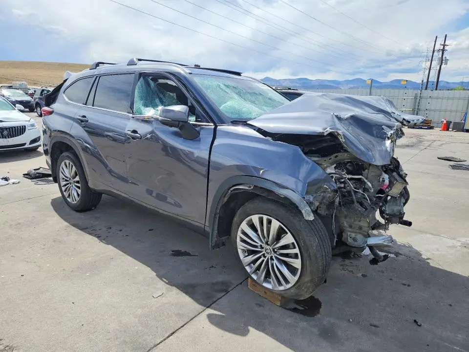 2023 TOYOTA HIGHLANDER PLATINUM  