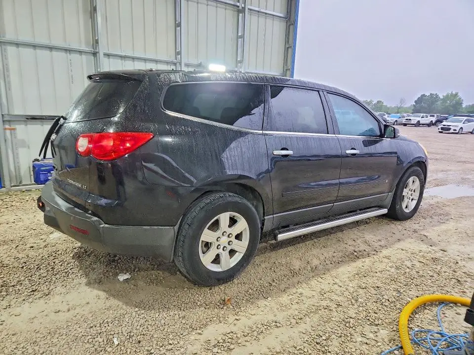 2010 CHEVROLET TRAVERSE LT  