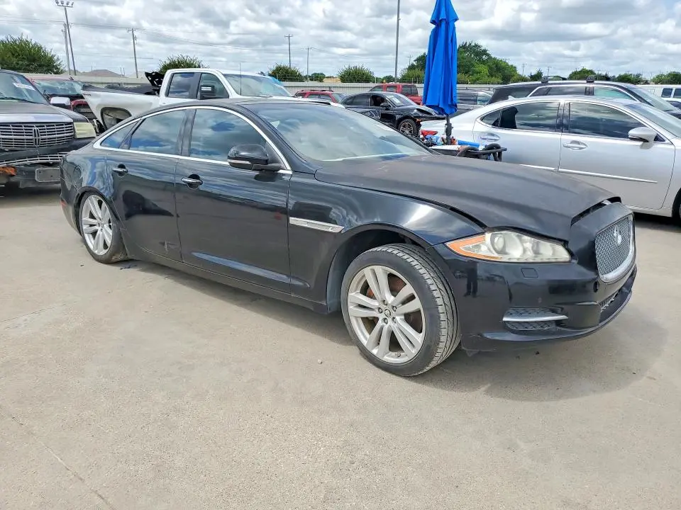 2011 JAGUAR XJ   