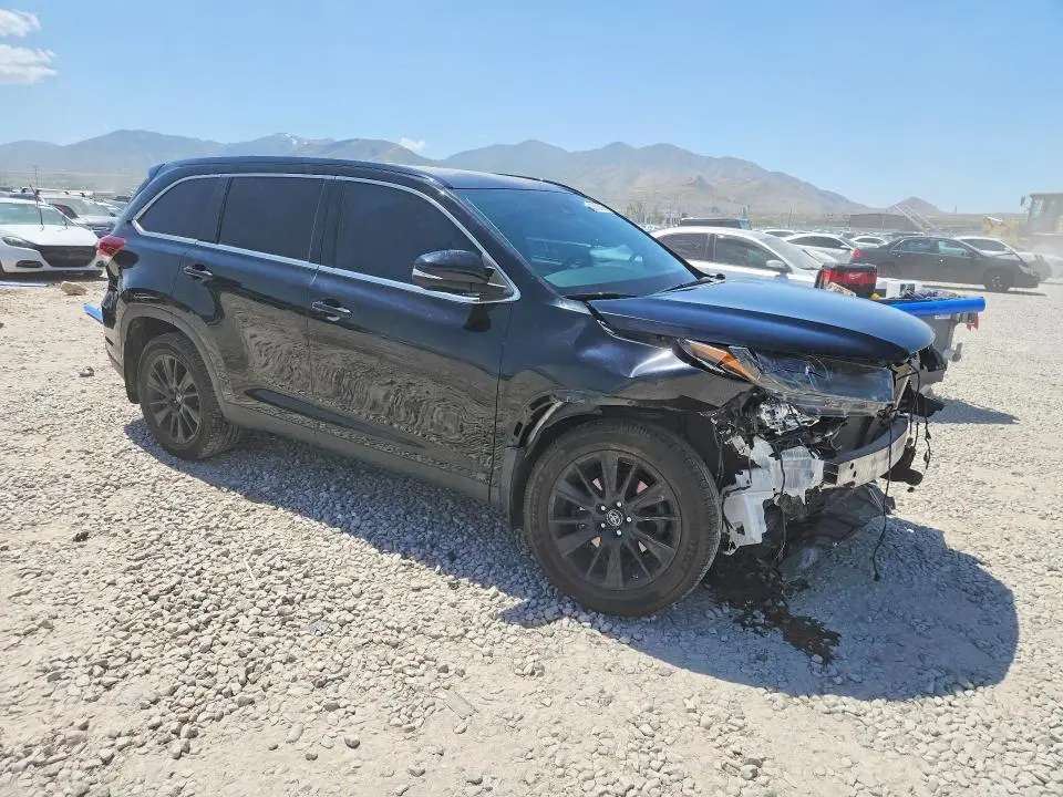 2019 TOYOTA HIGHLANDER SE  