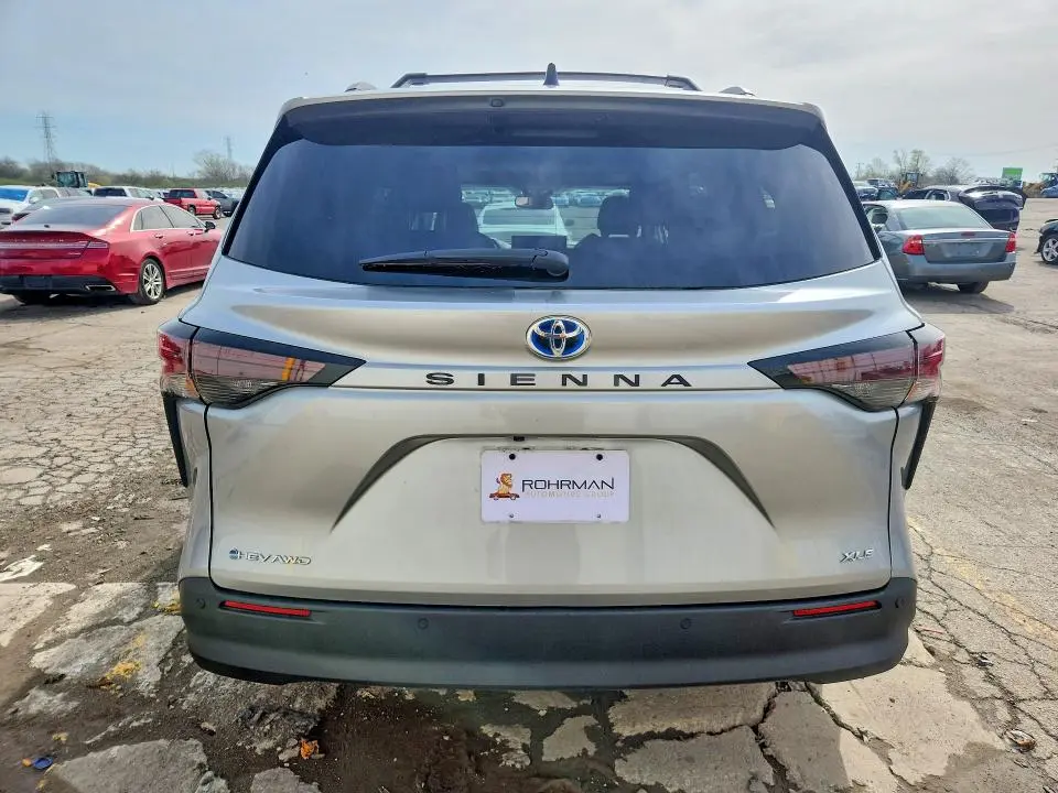 2025 TOYOTA SIENNA XLE 7-PASSENGER  