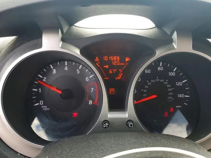 2015 NISSAN JUKE SV  