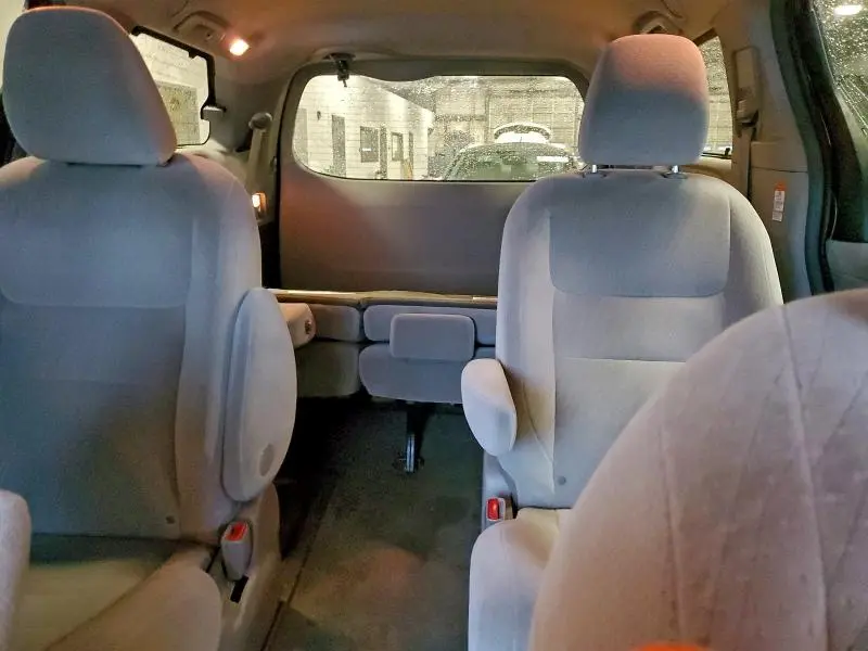 2016 TOYOTA SIENNA LE  