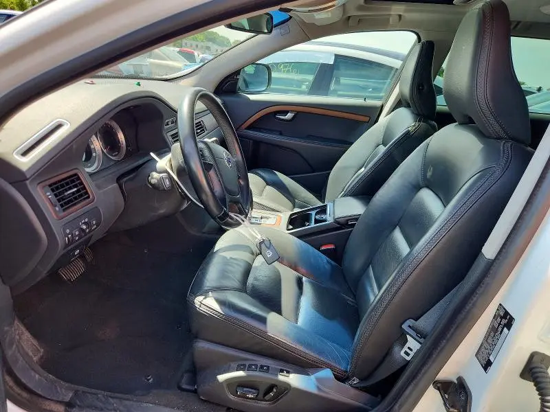 2011 VOLVO XC70 3.2  
