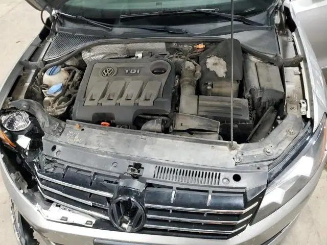 2013 VOLKSWAGEN PASSAT SE  